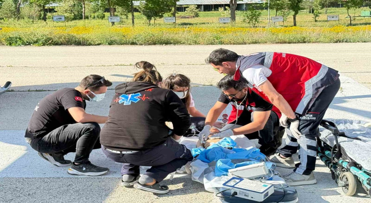 Ağrıda nöbet geçiren 4 yaşındaki çocuk için ambulans helikopter havalandı