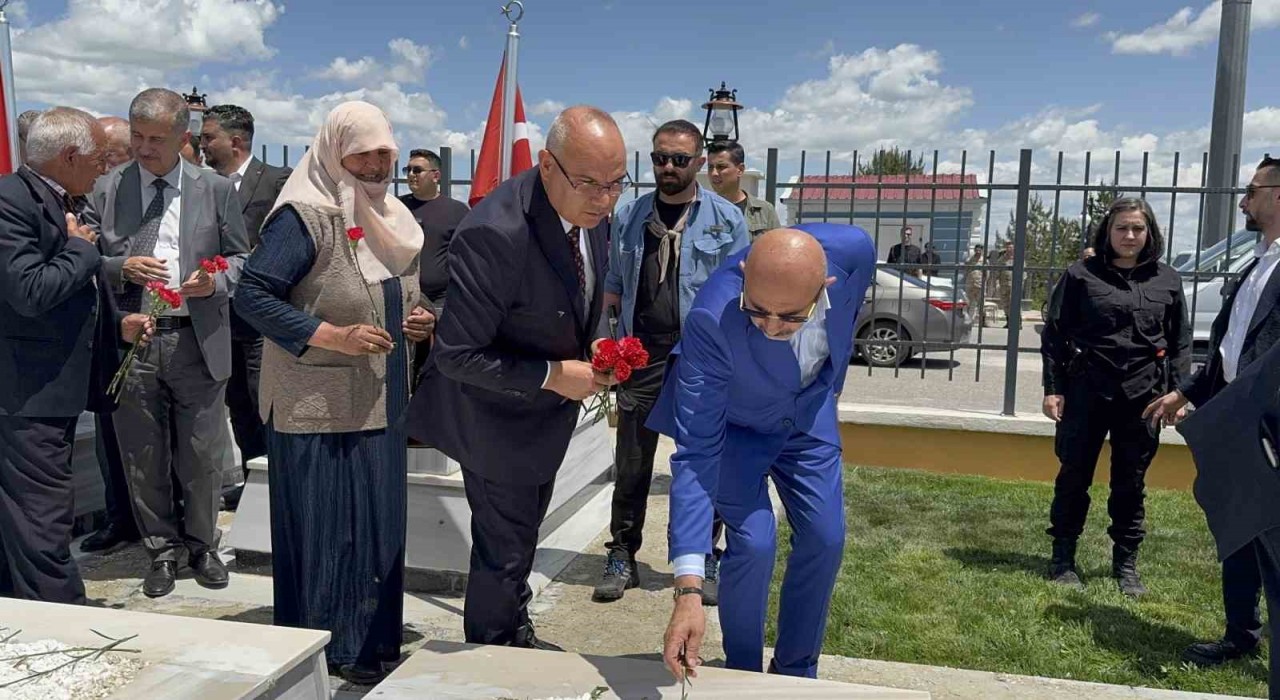 Ağrıda şehitler bayram öncesi anıldı