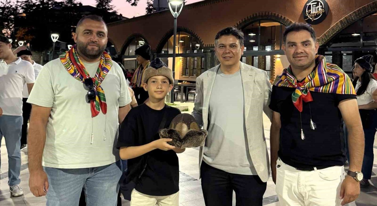 Ahlatdan gelen gençler Bilecikin tarihi yerlerini gezdiler
