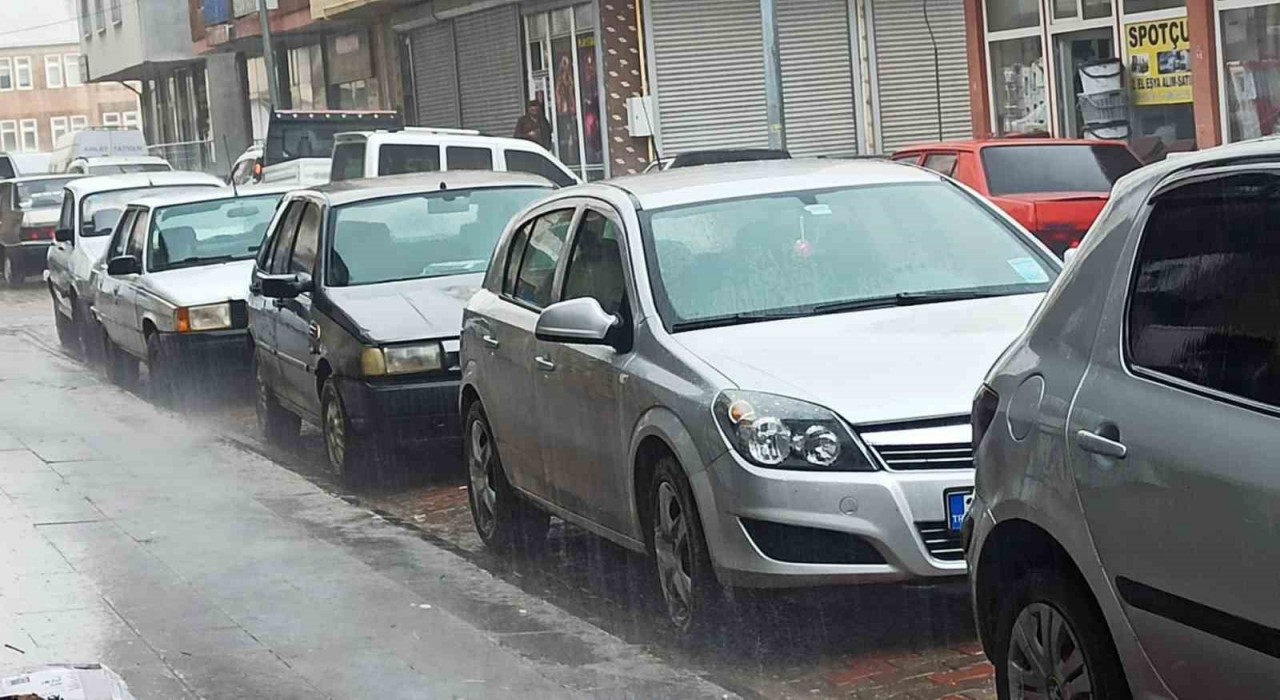 Ahlatta şiddetli yağmur etkili oldu
