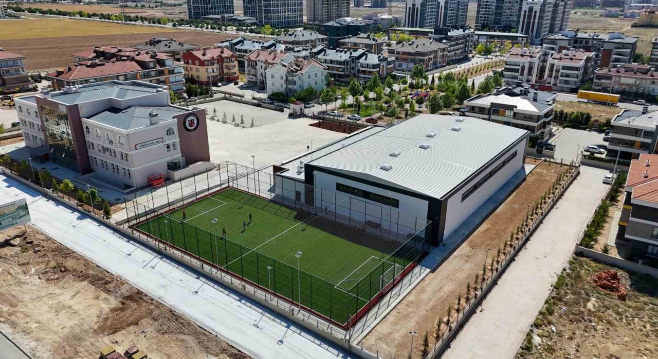 Ahmet Çalık Kapalı Spor Salonu ve Suni Çim Sahasının yapımı tamamlandı