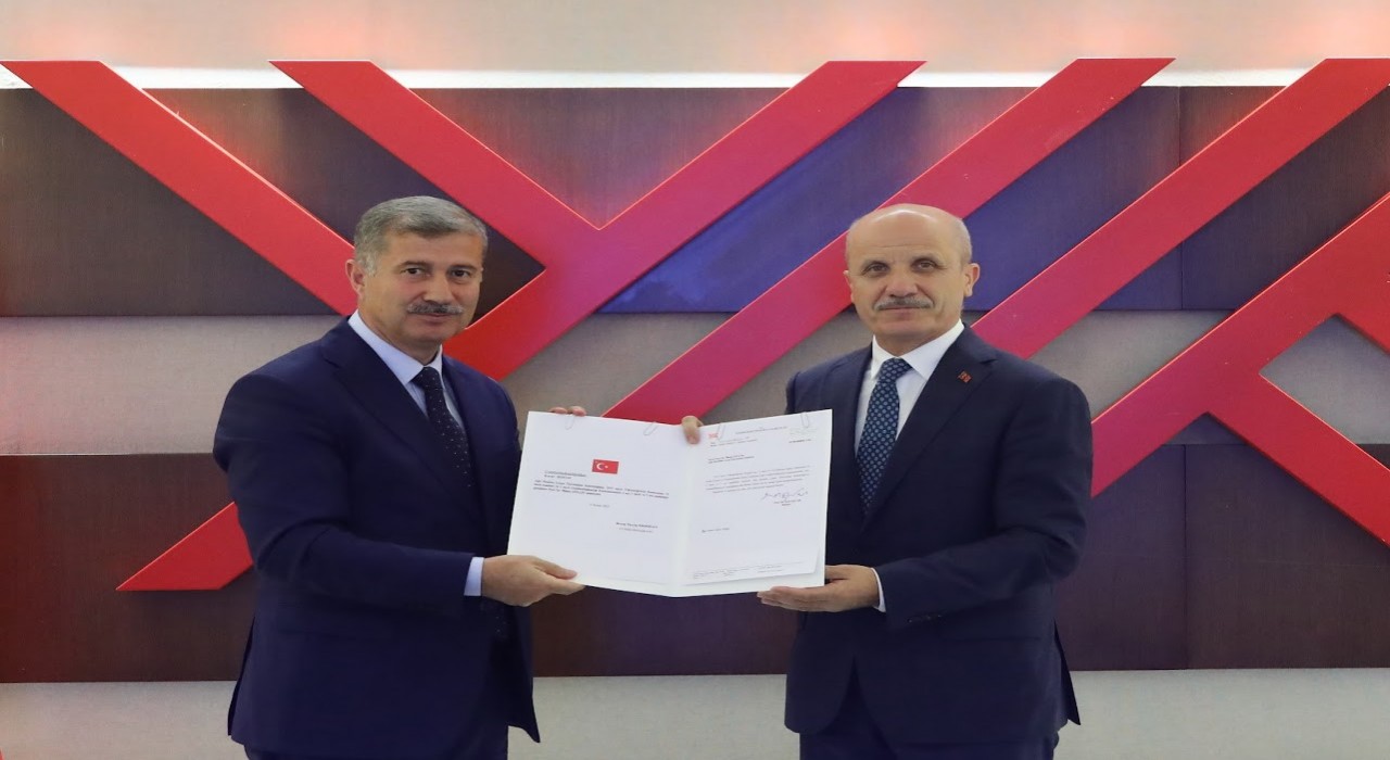 AİÇÜ Rektörü Prof. Dr. İlhami Gülçin, rektörlük mazbatasını aldı