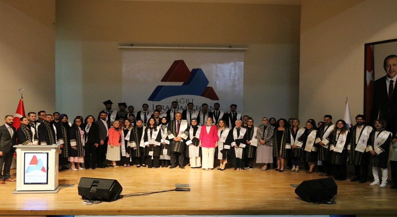 AİÇÜ Tıp Fakültesinde mezuniyet töreni düzenlendi