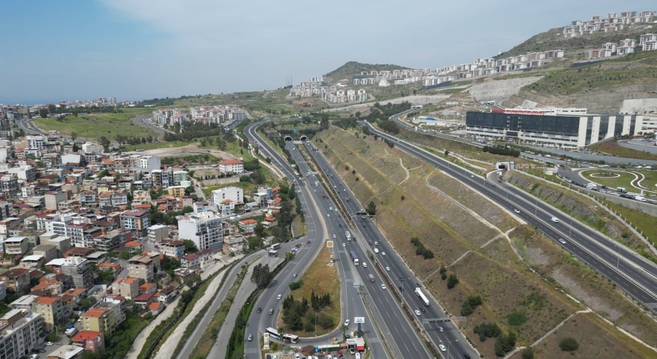 AK Parti İzmir İl Başkanı Saygılıdan kente yapılan ulaşım yatırımları raporu