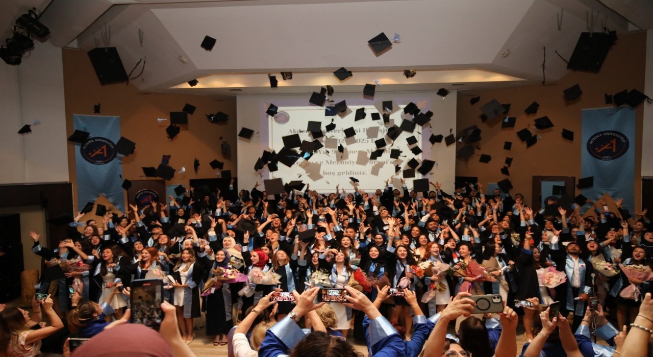 Akdeniz Üniversitesinde geleceğin hemşireleri kep attı