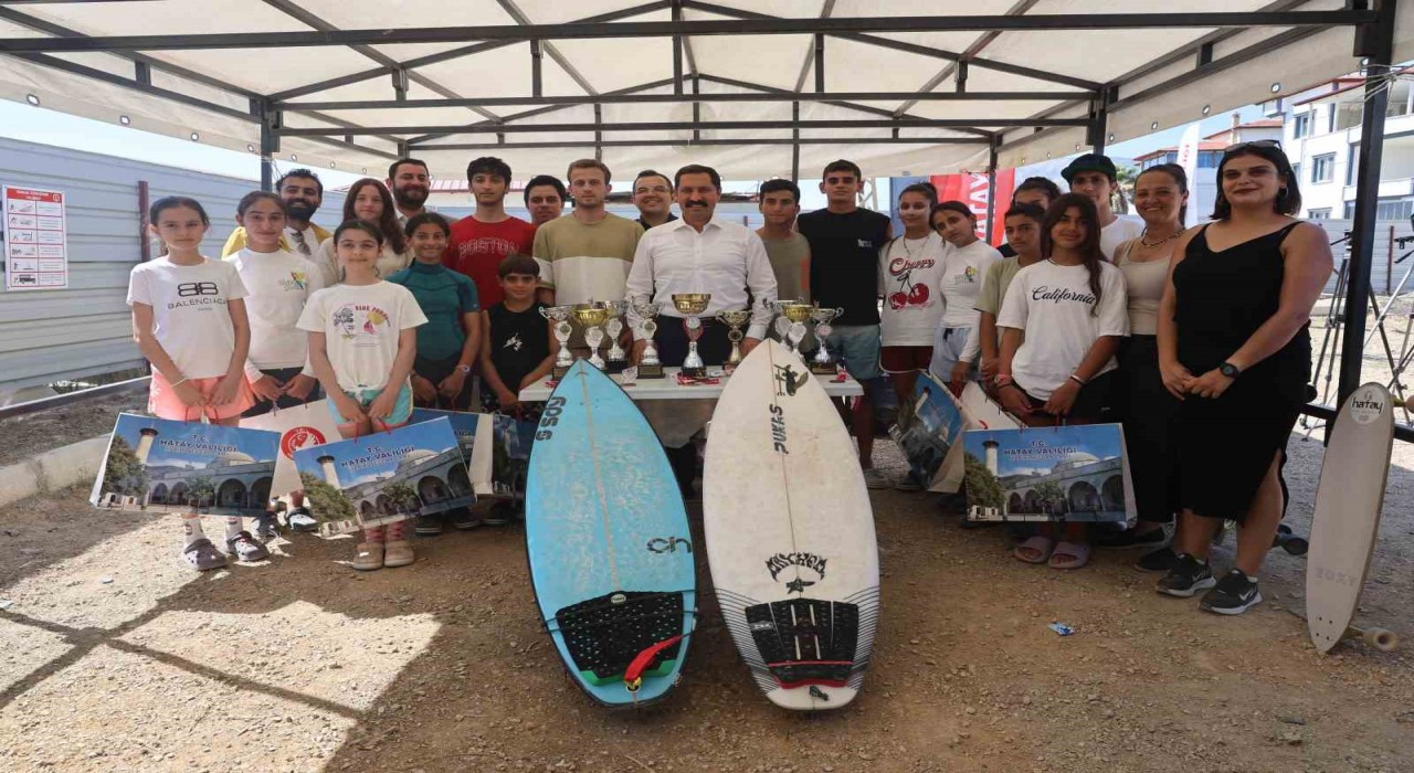Akdenizin ürküten dalgalarında geleceğin sörfçüleri yetiştirecek