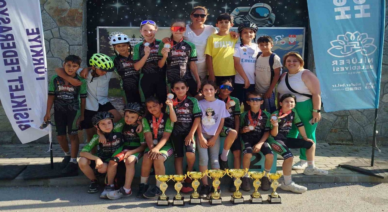 Akhisarlı bisikletçiler Bursada göz doldurdu