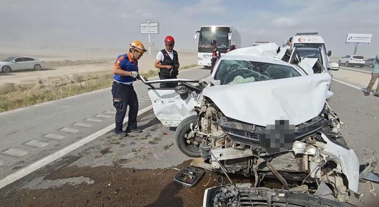Aksarayda kum fırtınasında 5 araç çarpıştı: 8 yaralı