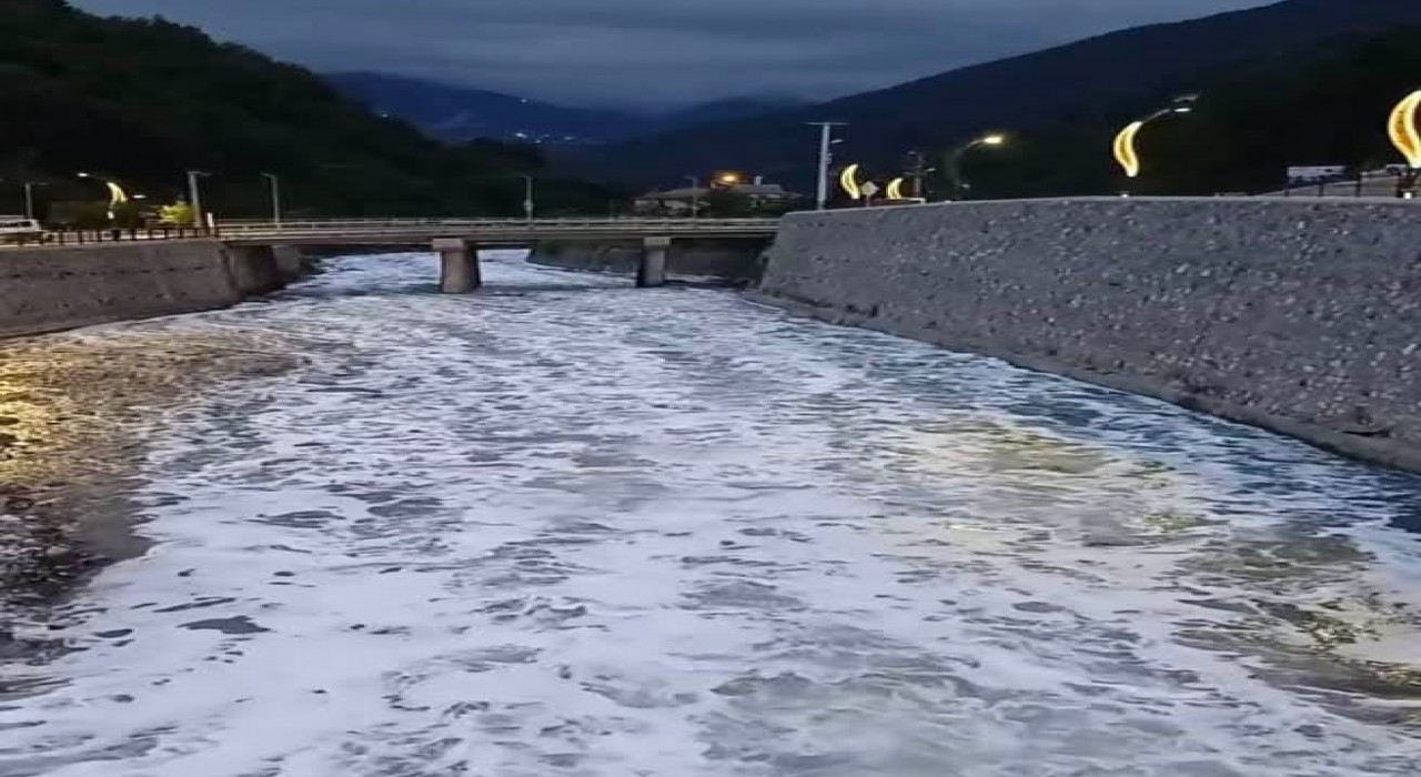 Aksu Deresinde kimyasal atık şüphesi