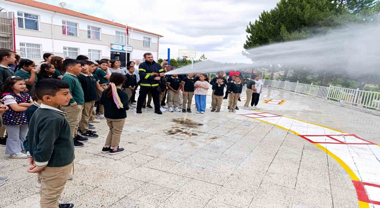 Alaca Belediyesinden miniklere yangın eğitimi