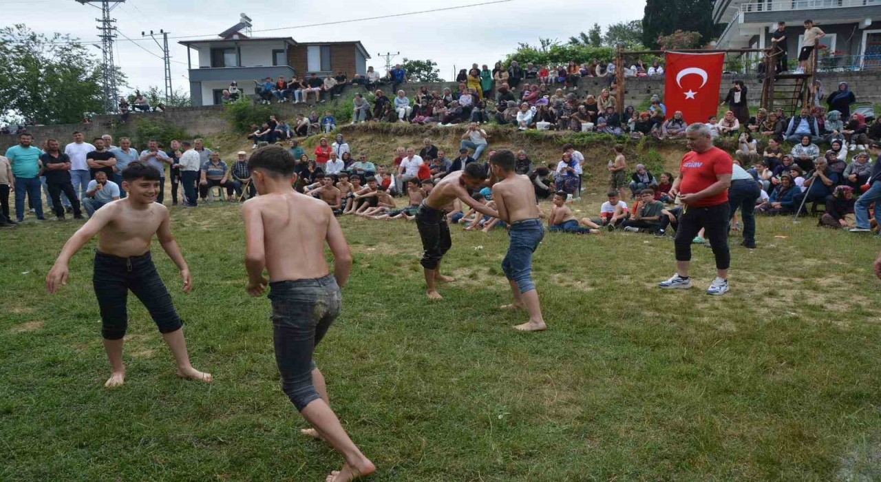 Alaplıda ilk kez düzenlenen güreş festivali büyük ilgi gördü