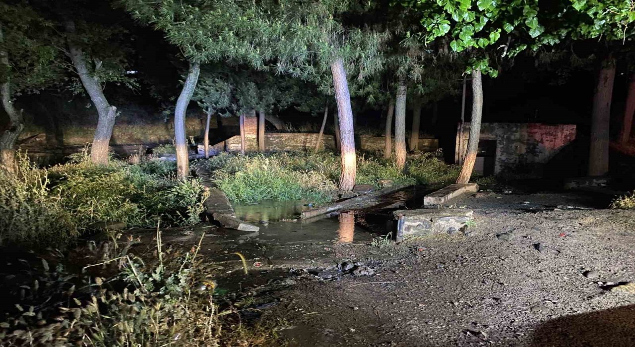 Alaşehirde 26 yaşındaki genç parkta ölü bulundu