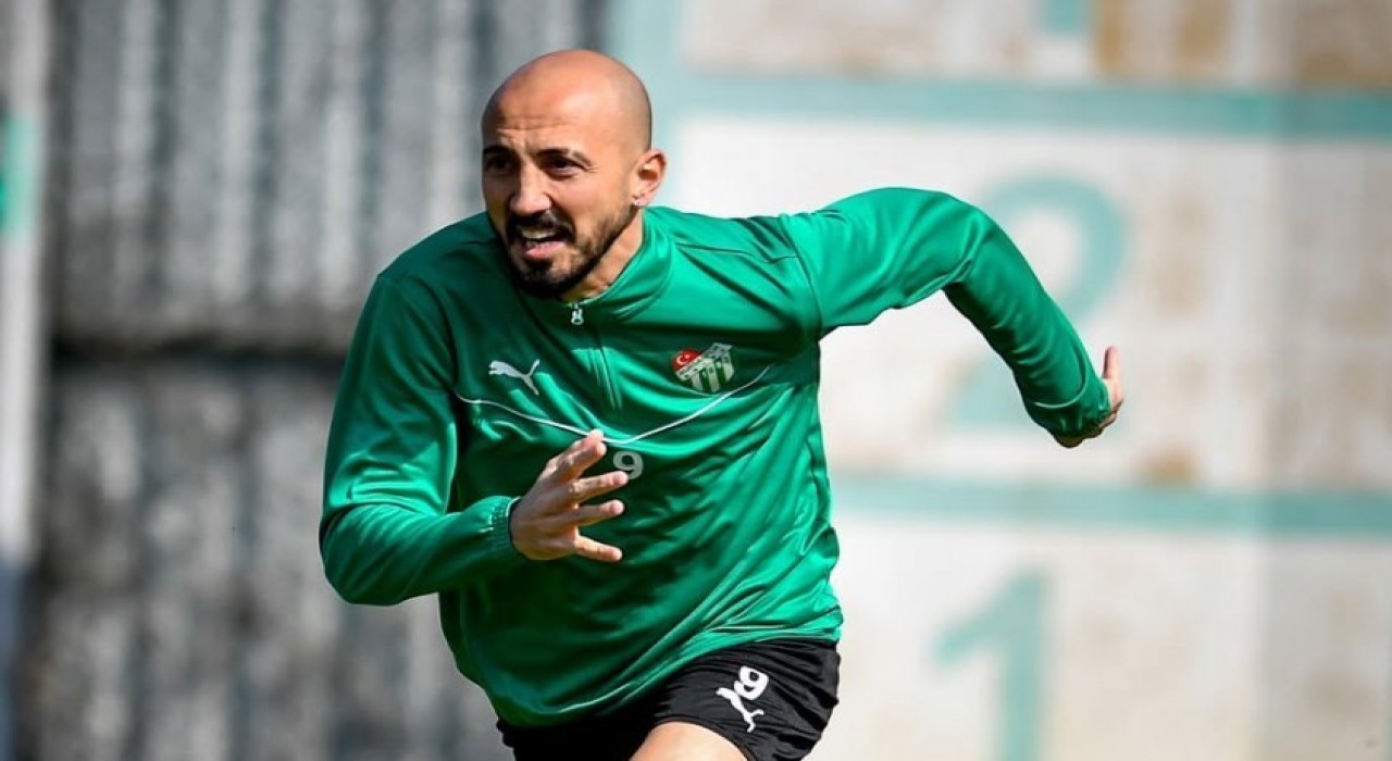 Aliağa FK, Ahmet İlhan Özekle ilgileniyor