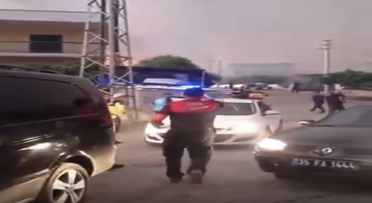 Aliağadaki yangın Foçaya doğru genişledi, bazı evler tahliye edildi