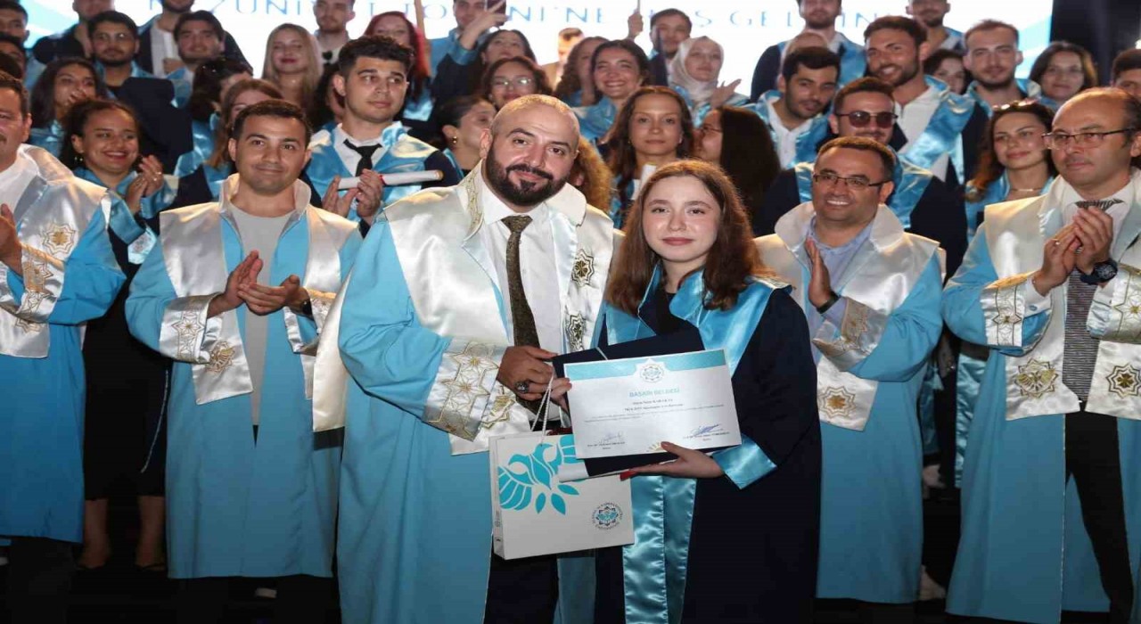 ALKÜnün 10. yılında mezuniyet coşkusu