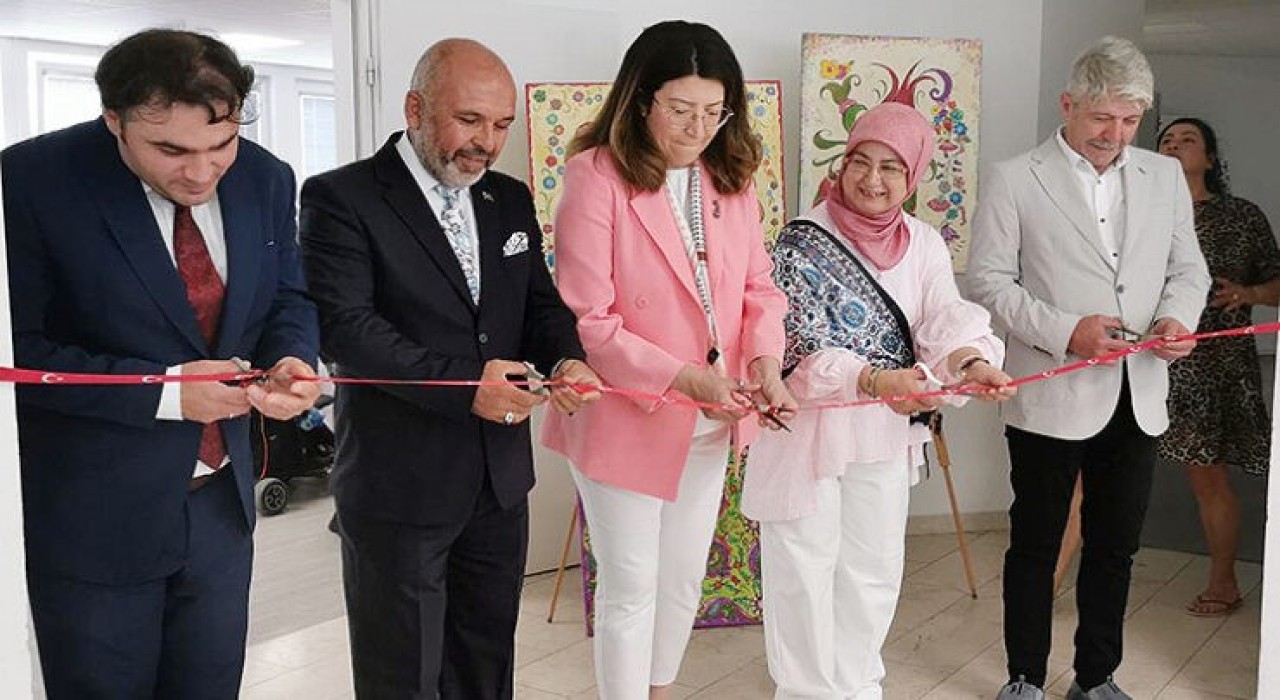 Almanyada sergilenen Kütahyanın çini eserleri büyük ilgi gördü