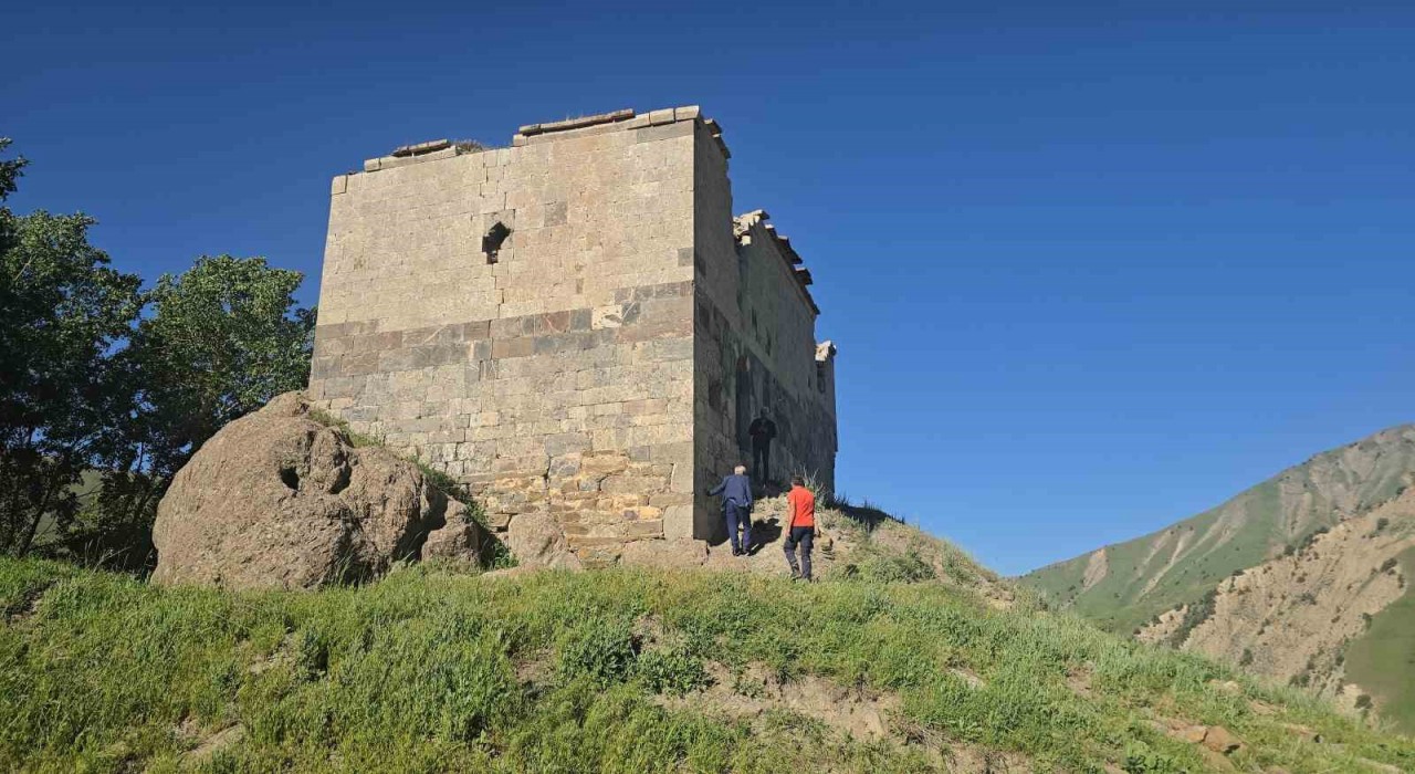 Almanyadan geldi, Hakkarinin içme suyu sıkıntısına dikkat çekti