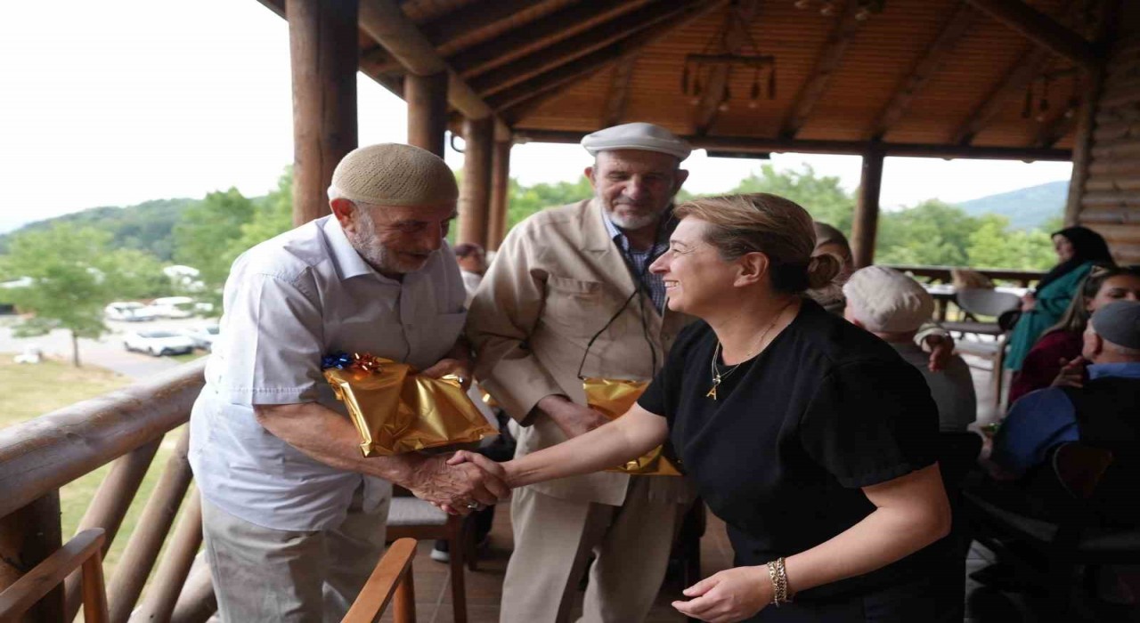 Alzheımer merkezi konukları Aydınpınarda ağırlandı