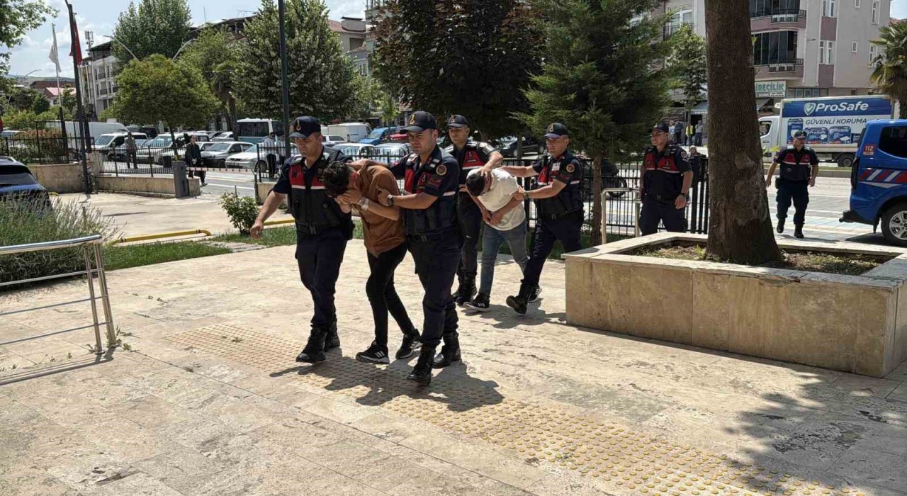 Amcalarının oğluna cinsel istismar iddiasıyla gözaltına alınan 2 kuzenden 1i tutuklandı