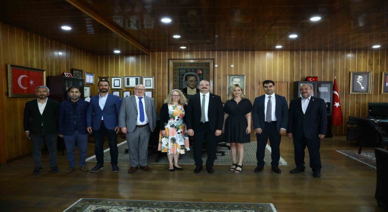 Amerikan dil köşesinin konuğu ABD eğitim ataşesi Silver oldu