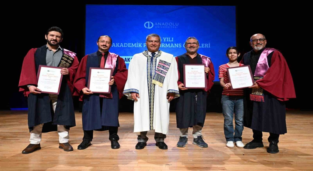 Anadolu Üniversitesi Akademik Performans Ödülleri sahiplerini buldu