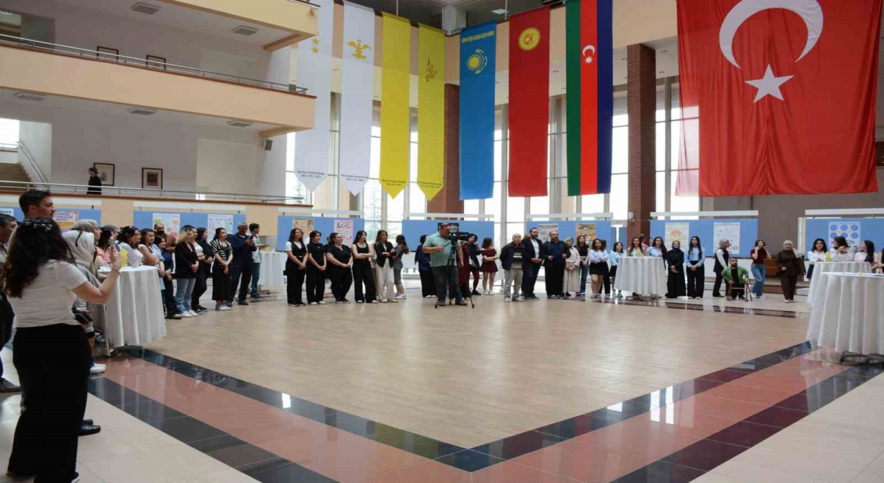 Anadolu Üniversitesinde özel eğitim temalı poster sergisi açıldı