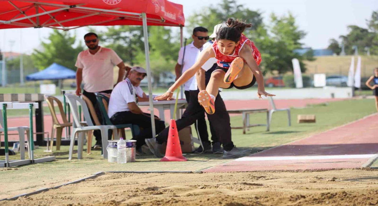 Analig Atletizm Grup Şampiyonası heyecanı Denizlide yaşandı