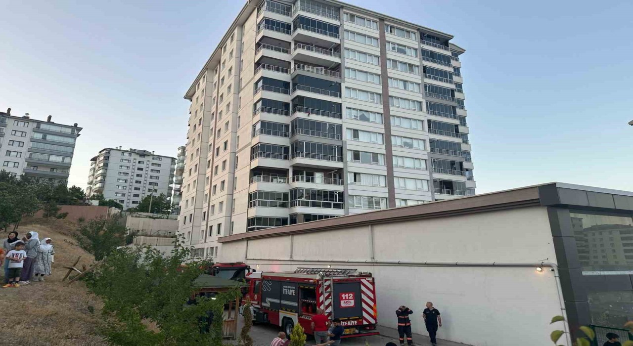 Ankarada 11 katlı binada yangın: 2 yaralı