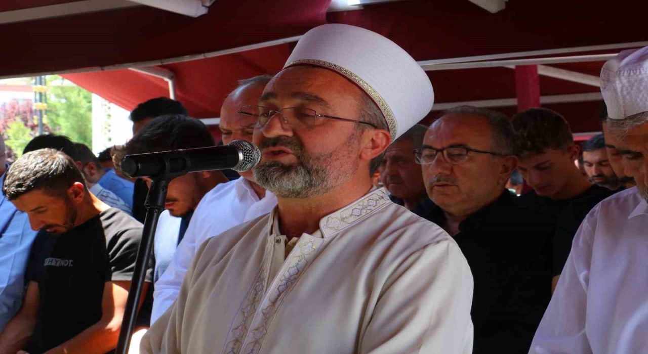 Ankarada fabrikadaki azot gazı sızıntısından zehirlenen 2 işçi defnedildi