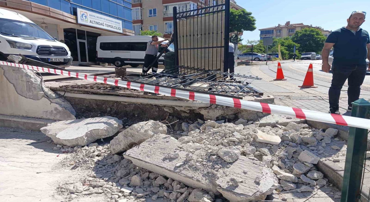 Ankarada sürekli trafik kazalarının meydana geldiği cadde çevre sakinlerini tedirgin ediyor