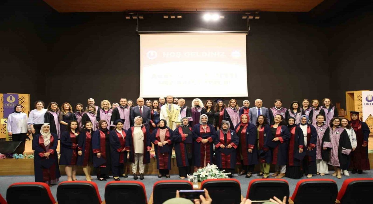 Anne Üniversitesi ilk mezunlarını verdi