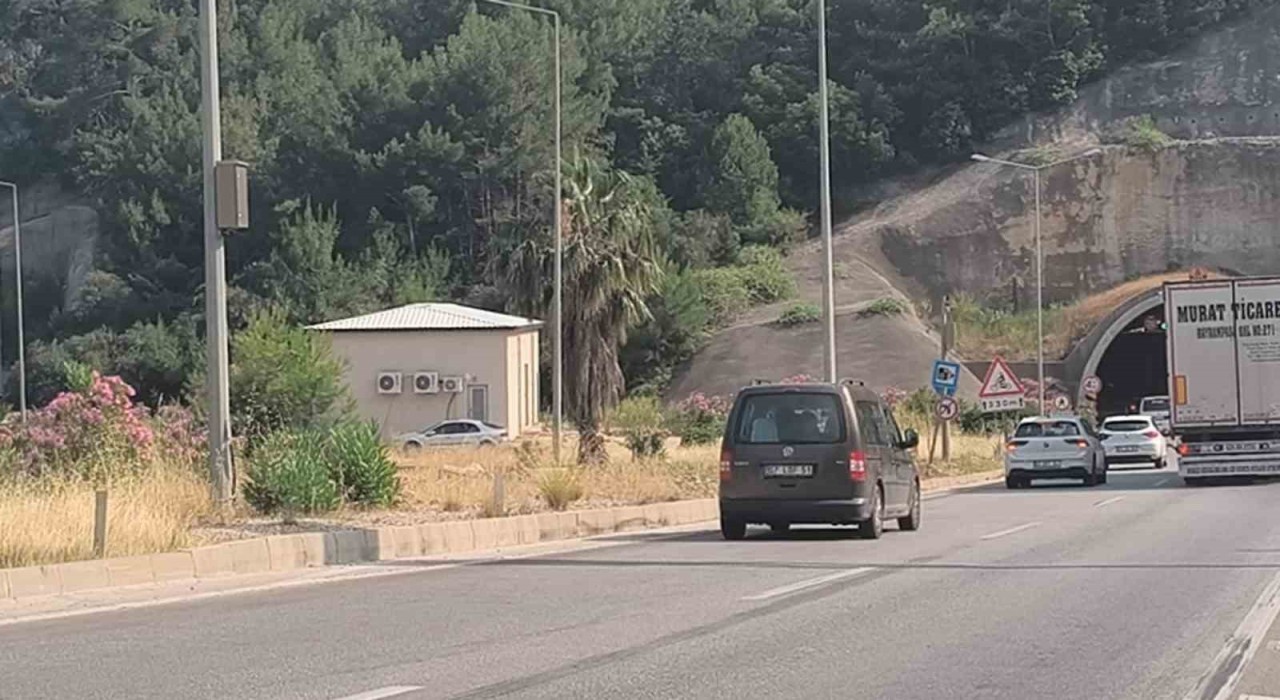 Antalyada 2 gencin hayatını kaybettiği kazanın görüntüleri ortaya çıktı