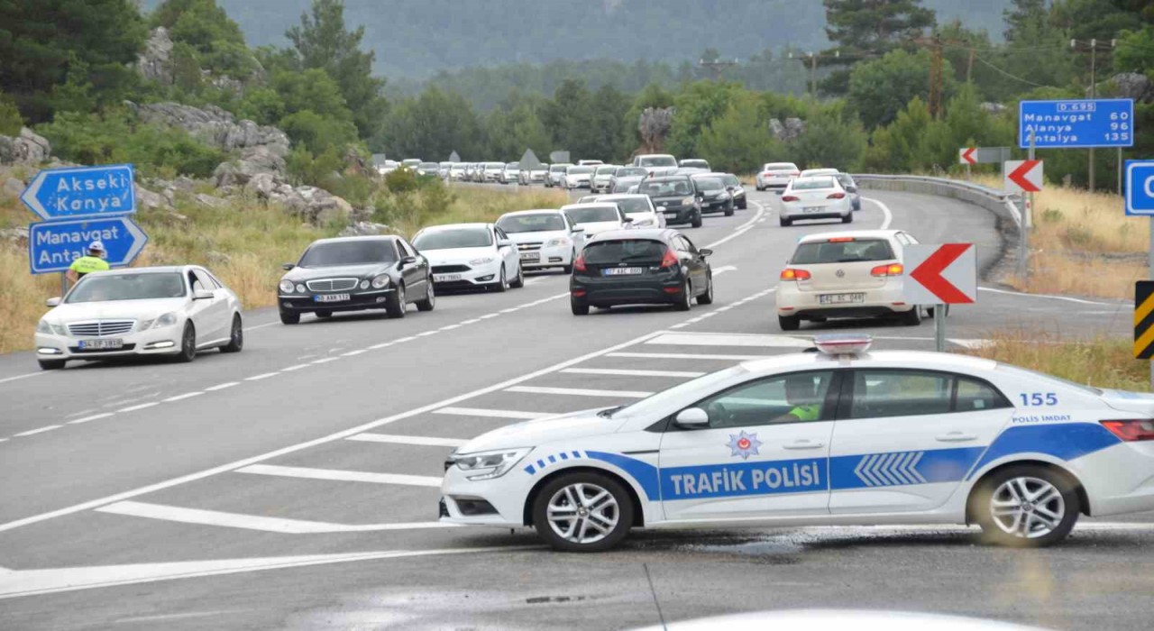 Antalyada araç artış oranı nüfus artış oranını solladı, trafikte 1,6 milyon taşıt