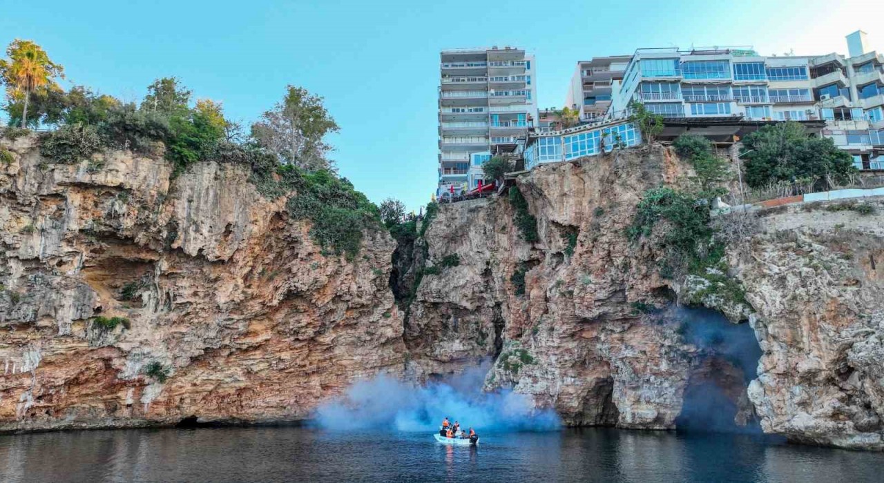 Antalyada denizden ve karadan haşerelerle mücadele başlatıldı