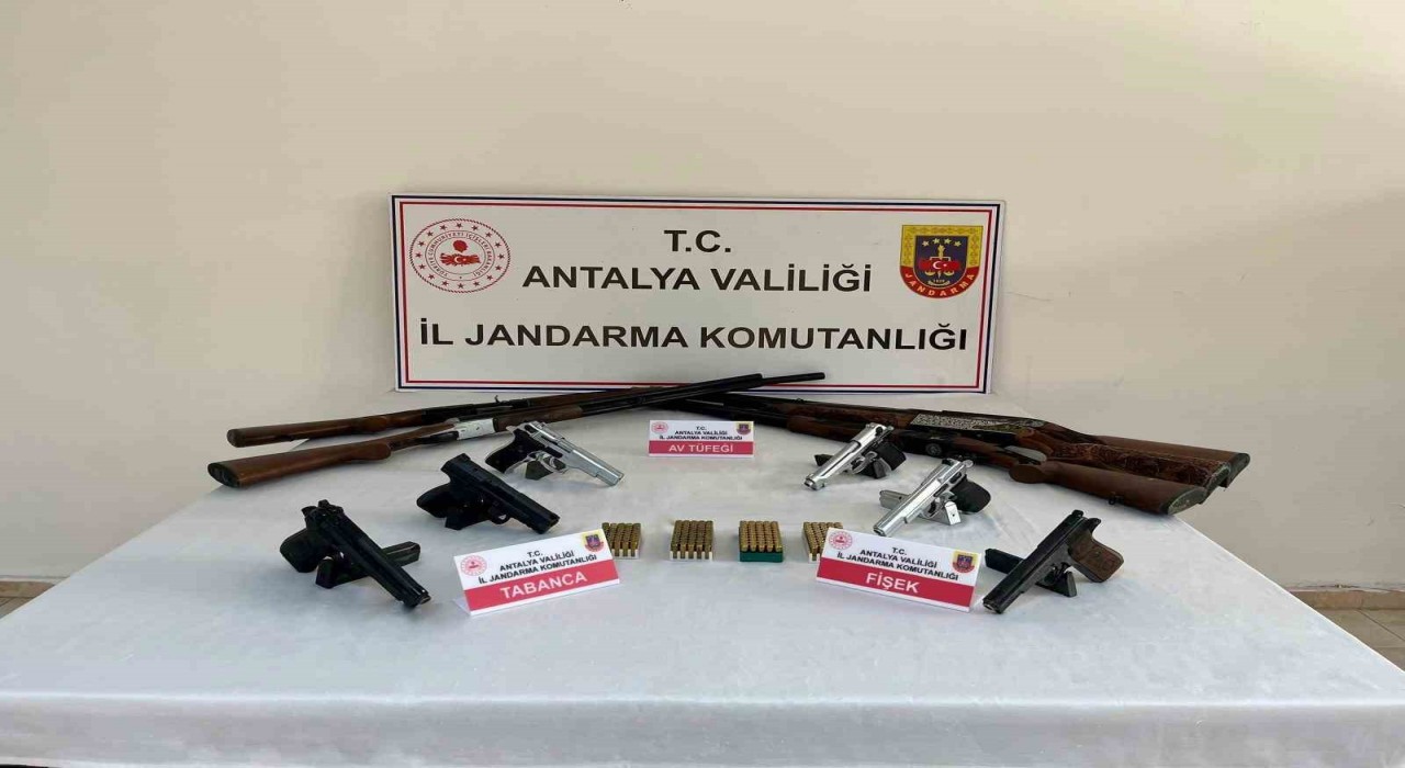 Antalyada jandarmadan kaçak silah operasyonu
