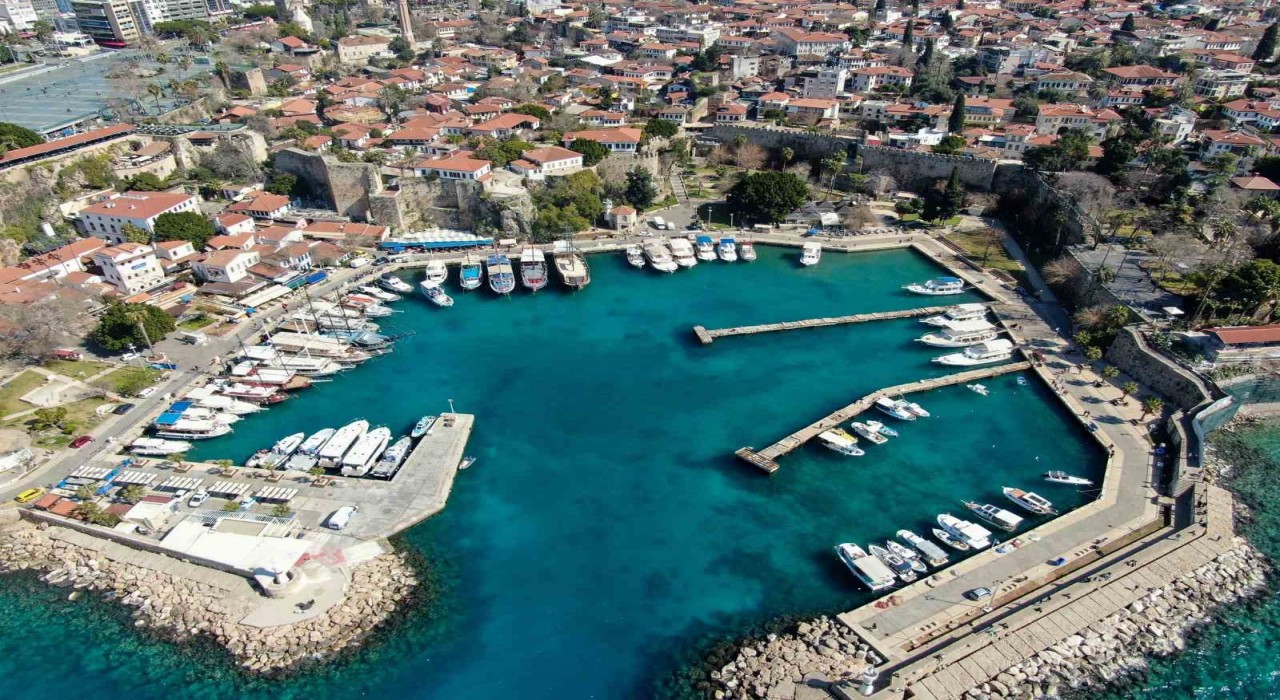 Antalyada yangın tedbirleri yetersiz olan 174 turistik tesisin ruhsatı askıya alındı