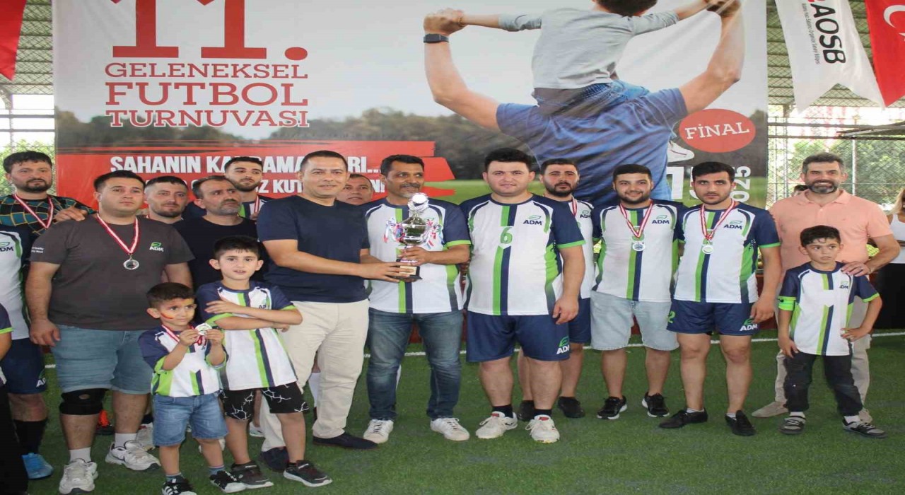 AOSB 11inci Futbol Turnuvasının Şampiyonasında dereceye girenlere ödülleri verildi