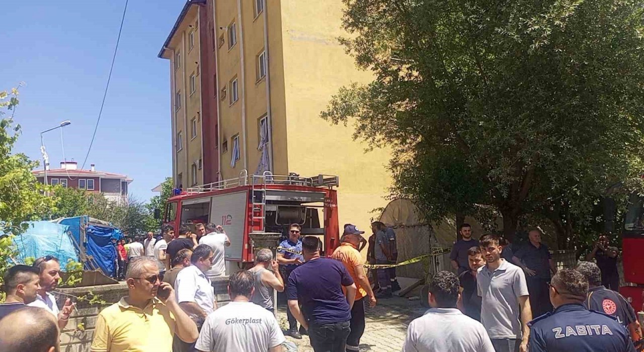 Apartmanda korkutan patlama: 1i ağır, 5 yaralı