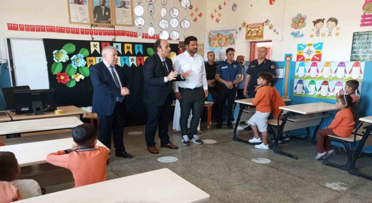 Arabanda 9 Bin 785 öğrenci karne sevinci yaşadı