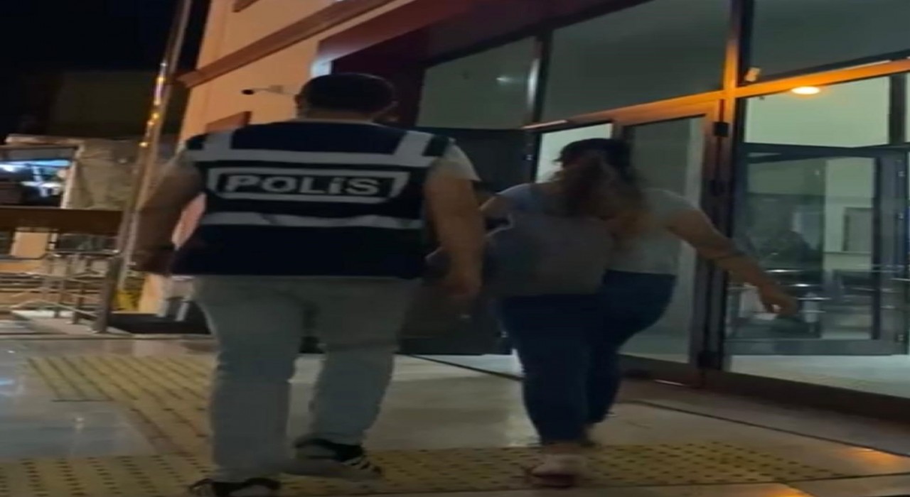 Aranan 2 hükümlü İzmirde yakalandı