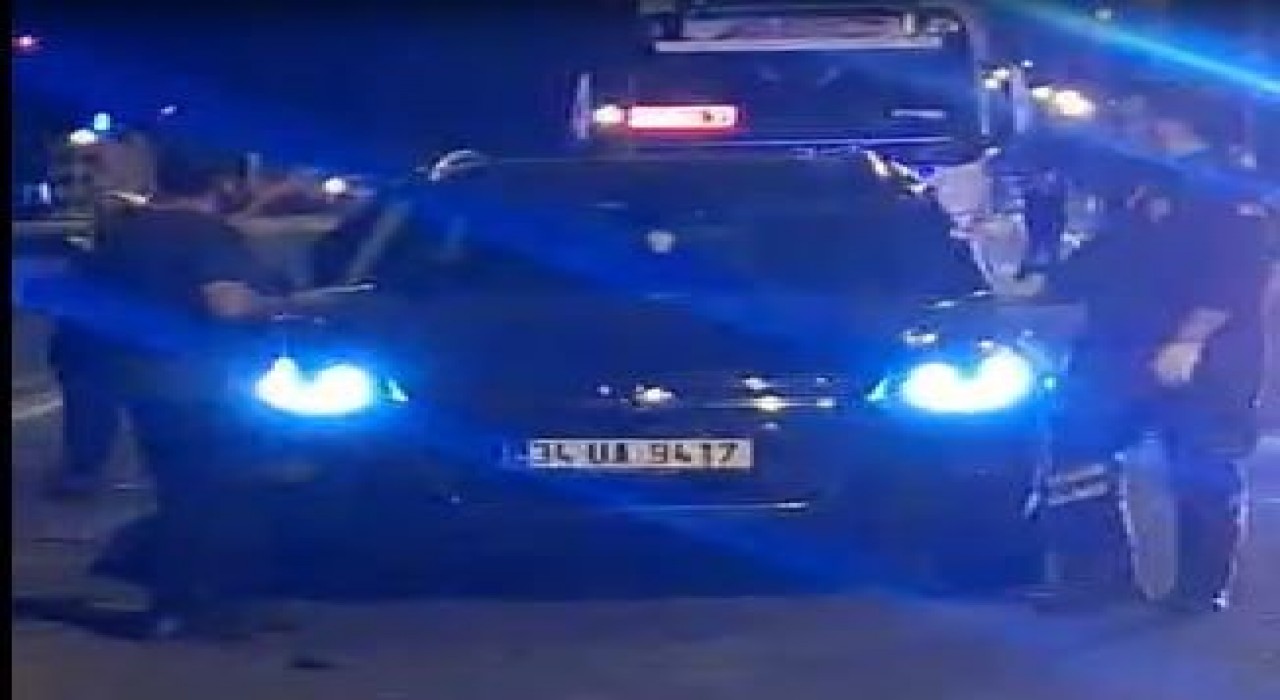 Ardahanda iki otomobil çarpıştı: 3 yaralı