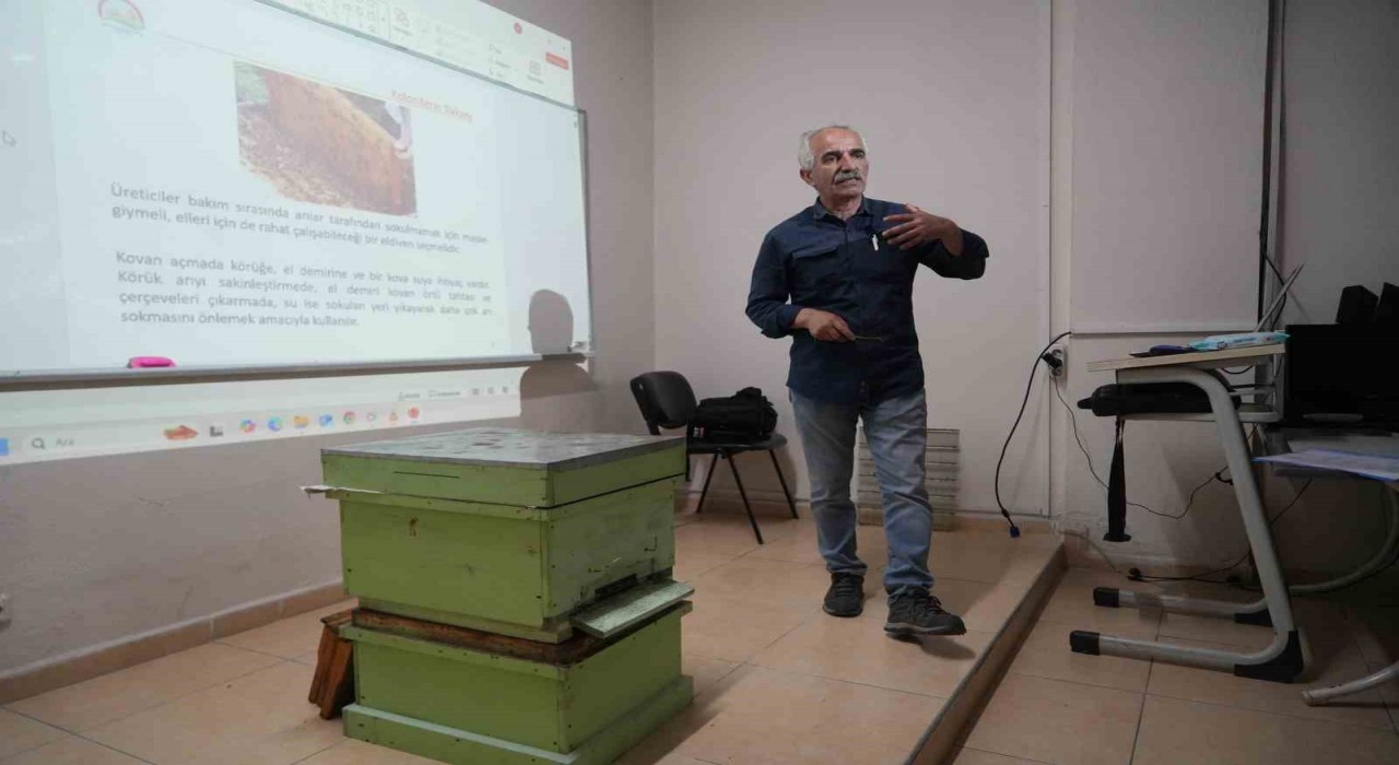 Arıyla gelen geçim kaynağı: Kursiyerler arıcılıkla yeni bir yola çıkıyor