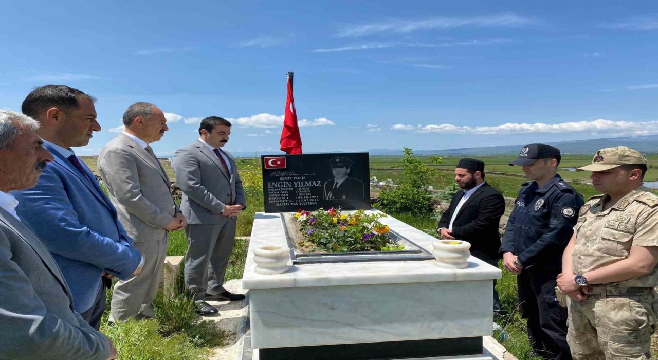 Arpaçayda şehitler bayramda unutulmadı