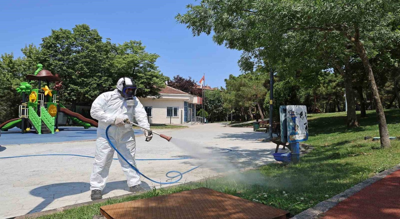 Ataşehirde kenelere karşı etkili mücadele devam ediyor