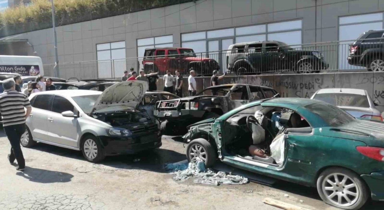 Ataşehirde sanayi sitesinde yangın: Park halindeki araçlar alev alev yandı