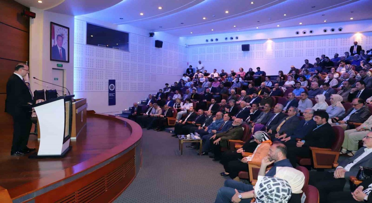 Atatürk Üniversitesinde Türkiye yüzyılı ve üniversiteler konferansı düzenlendi