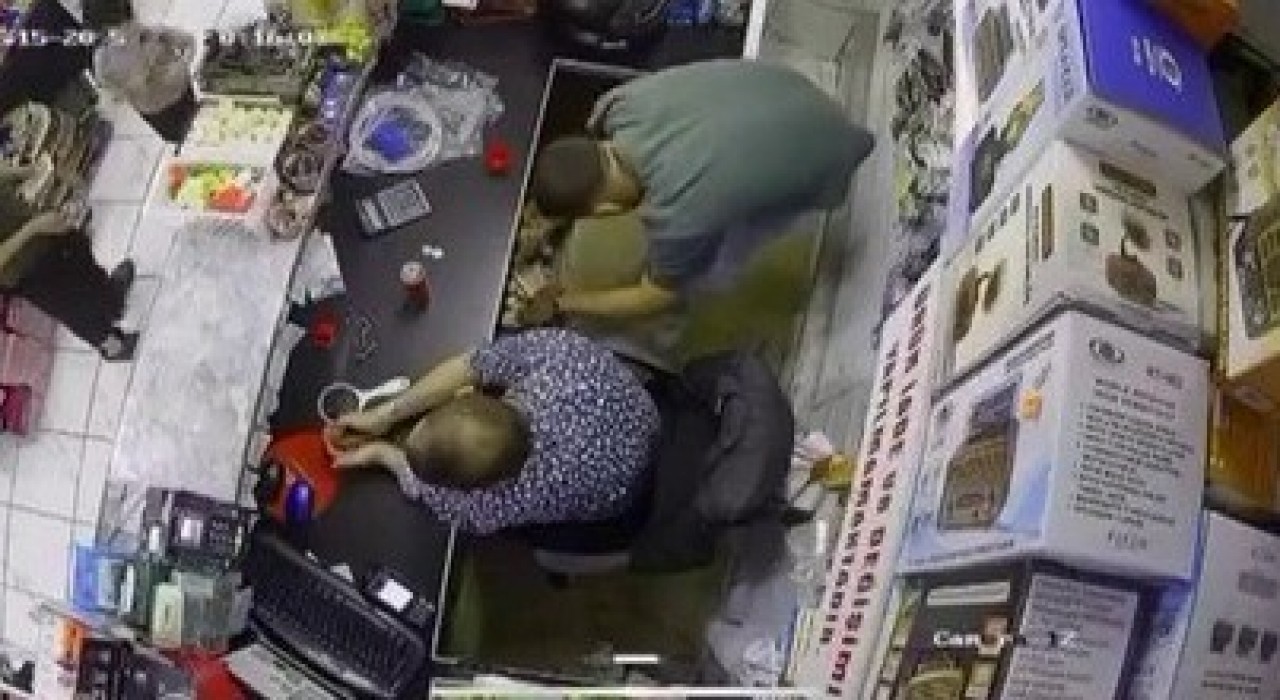 Ateşle oynadı yerinden böyle zıpladı