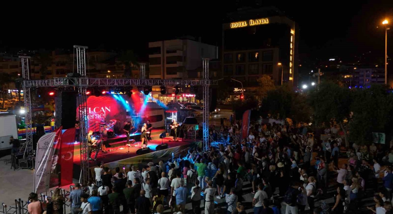 Aydın Büyükşehir Belediyesi Yaz Konserleri Kuşadasında devam etti