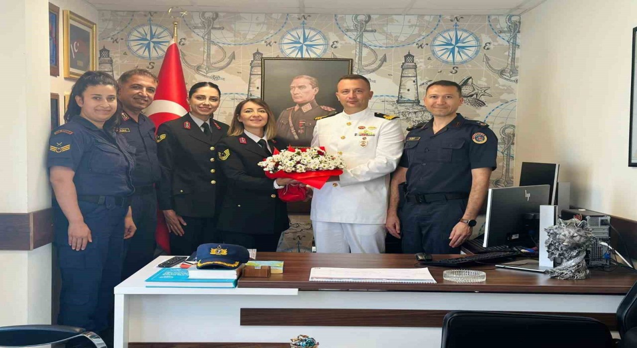 Aydın İl Jandarma Komutanlığından çiçekli kutlama