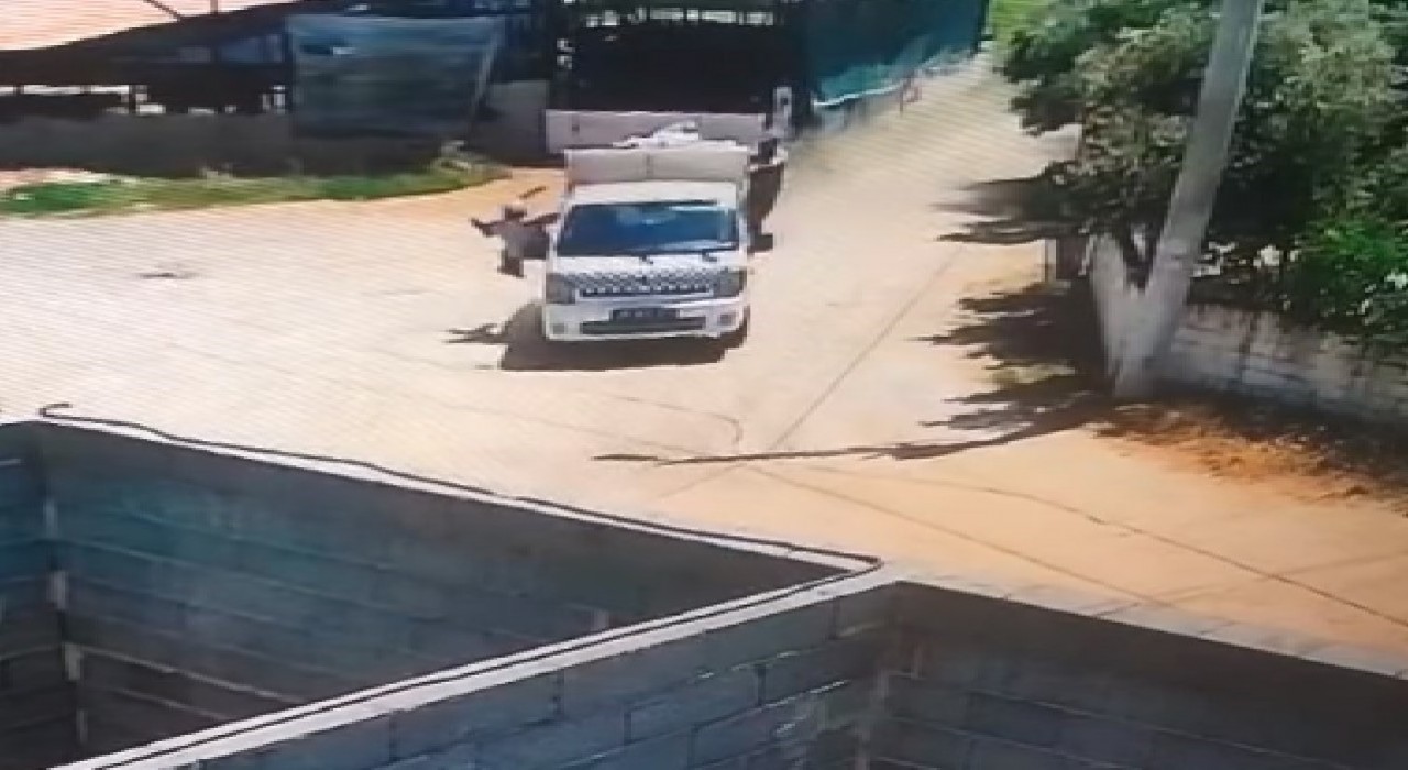 Aydında çöp toplama aracından düşen işçi ağır yaralandı